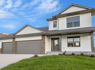 5 Camden Rd, Iowa City, IA 52245