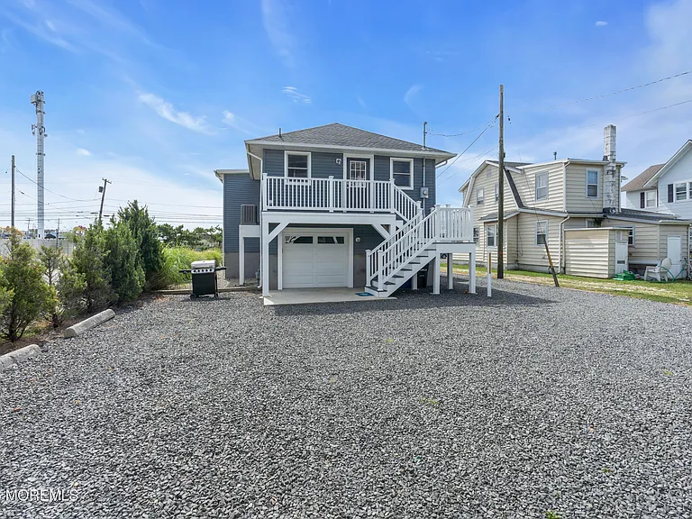 27 Arnold Ave — Photo 46