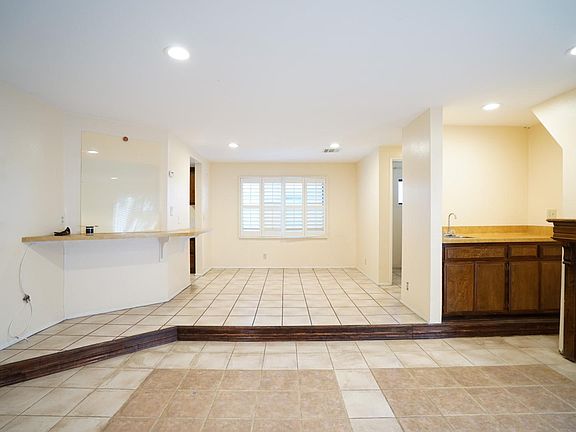 3rd image of 4219 Walnut Grove Ave APT A