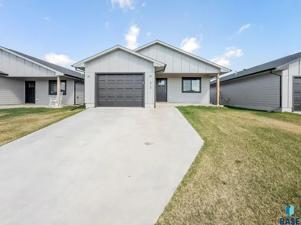 6712 E Heartgold St, Sioux Falls, SD 57110