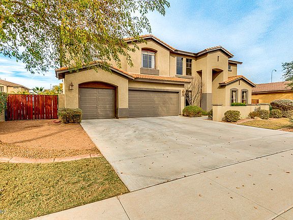 3rd image of 2450 E Coconino Dr