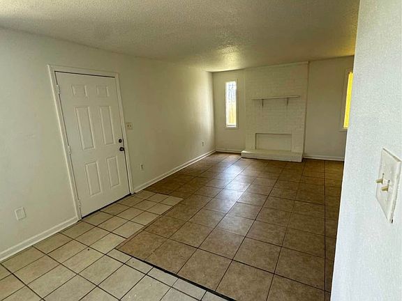 4th image of 924 W Monterey Ct APT B