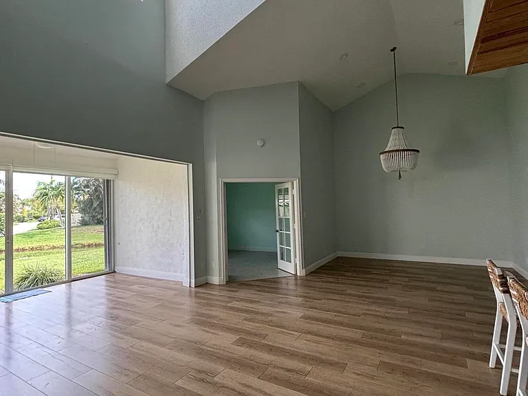 225 N Lakeshore Dr — Photo 34