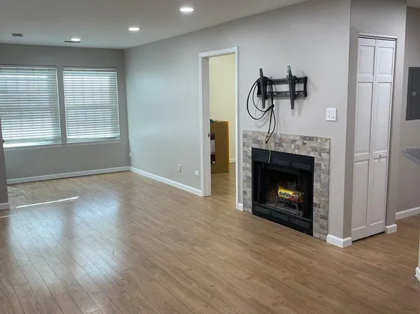 1325 E Wyndham Cir APT 103, Palatine, IL 60074