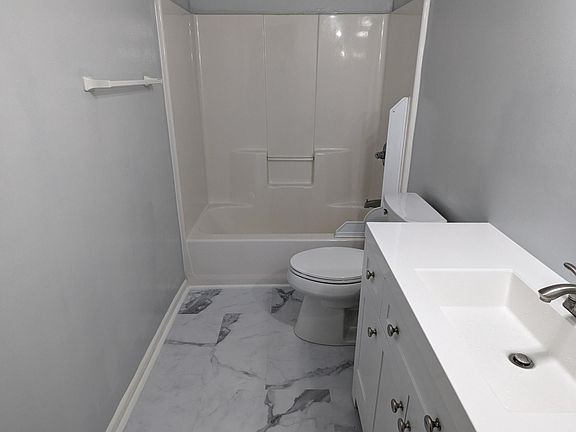 3rd image of 1075 Redleaf Ln