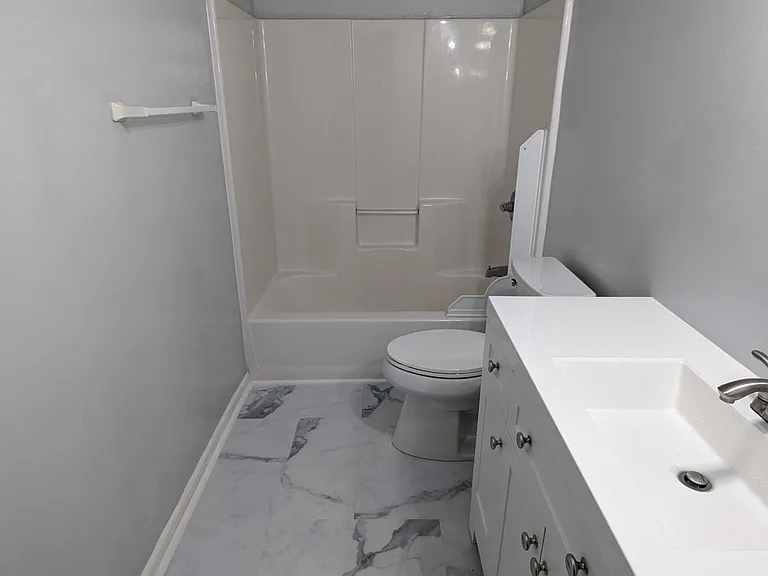1075 Redleaf Ln — Photo 3
