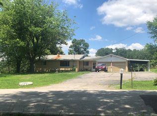 1627 Peacock Rd, Saint Clair, MO 63077