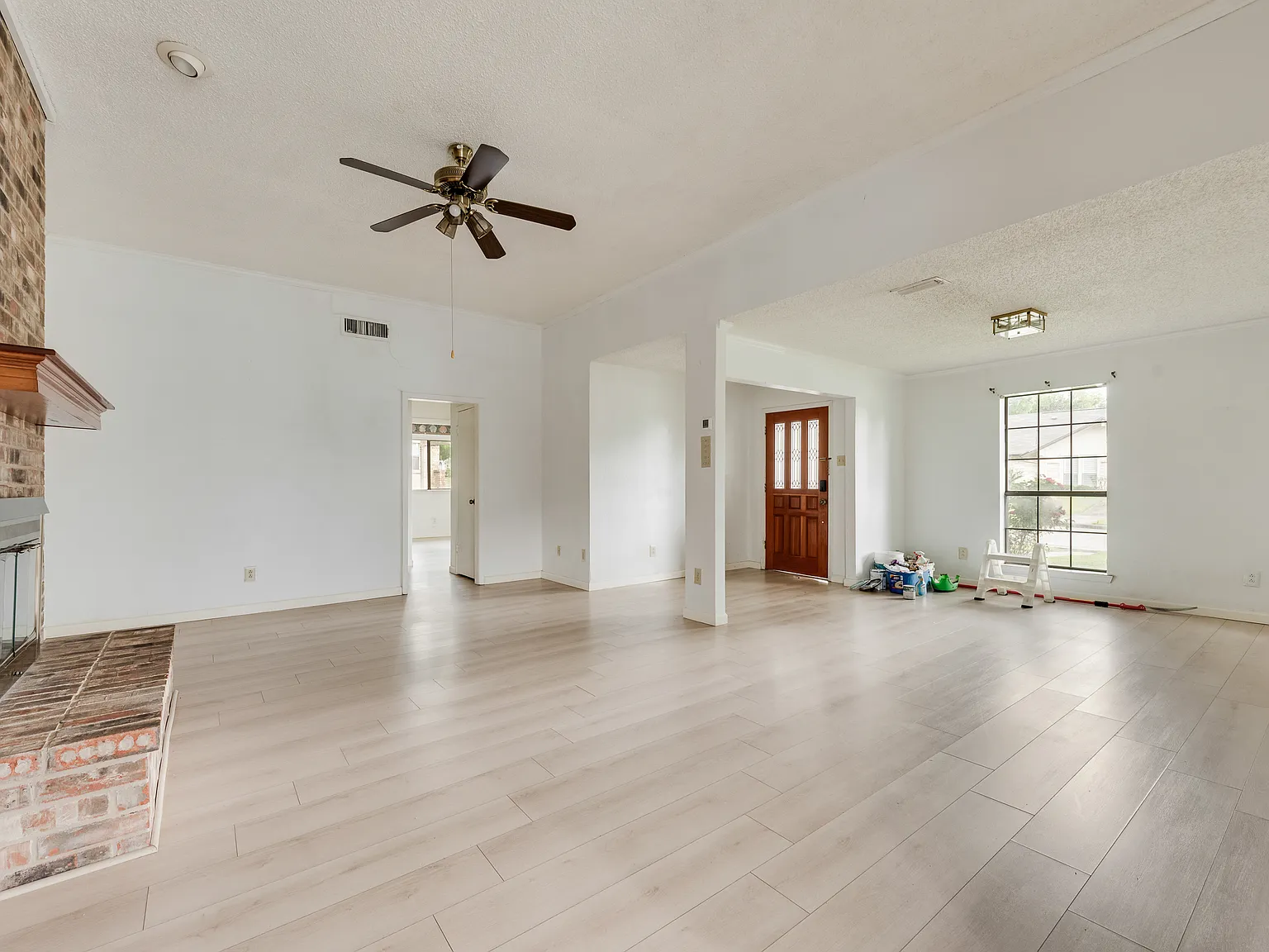 3 bed, 2025 sqft, $2,500 — Photo 2
