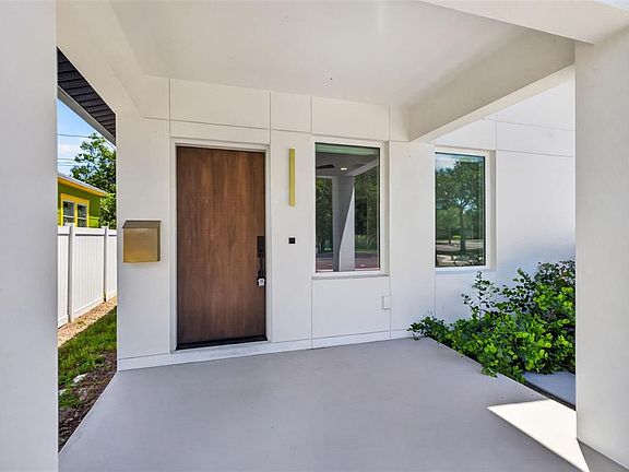 4th image of 2580 11TH AVENUE S