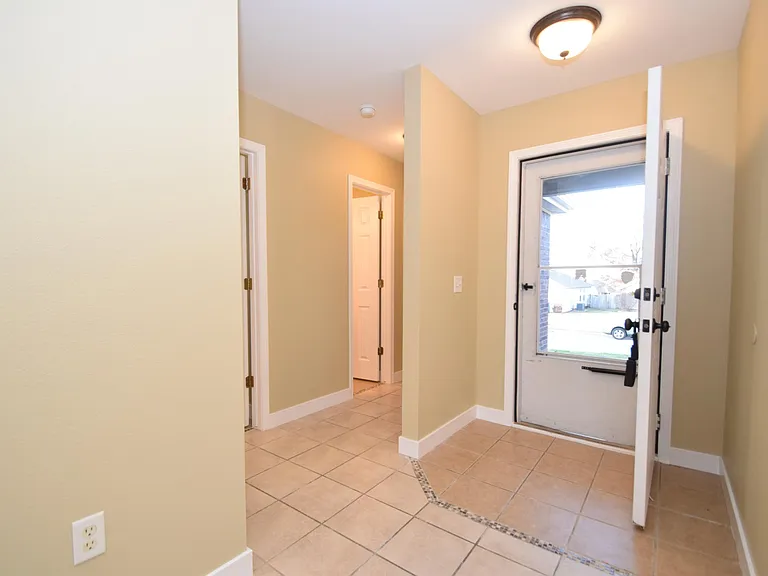 2305 SW Choctaw St — Photo 2