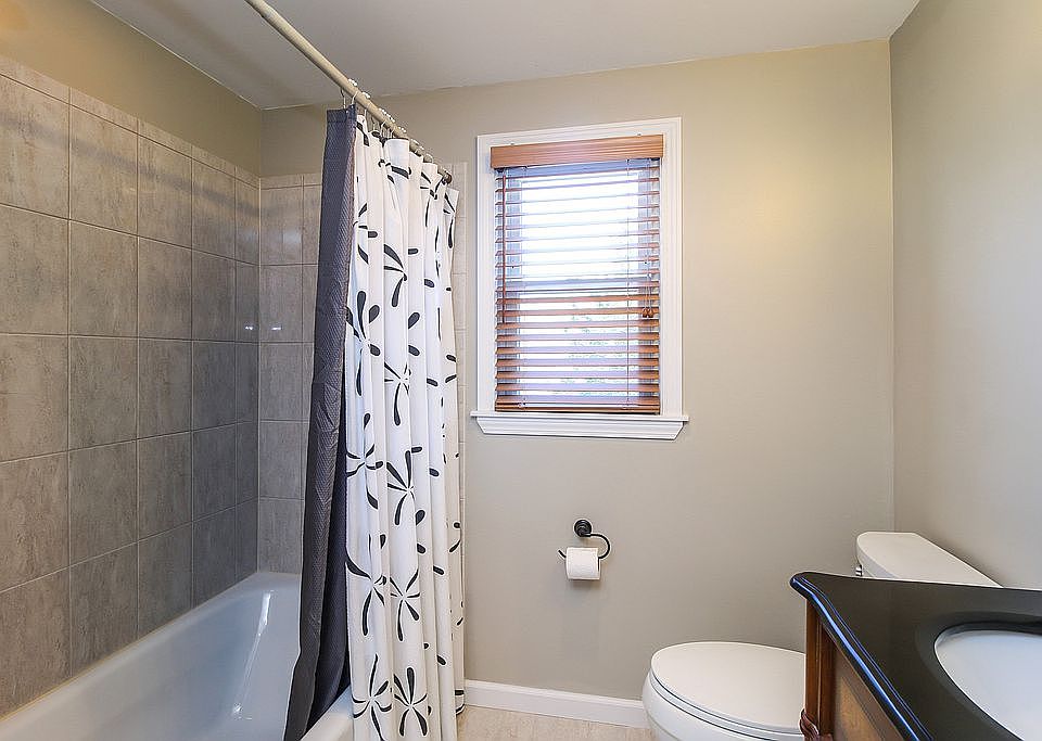 91 Benz St, Ansonia, CT 06401 Zillow