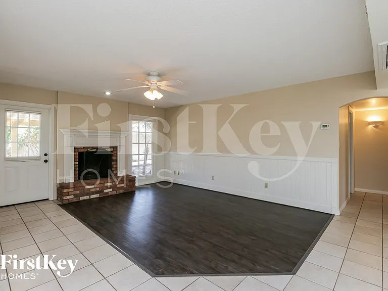 813 E Todd Dr — Photo 7