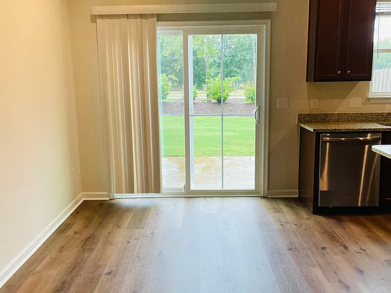 111 Roundtree Dr — Photo 5