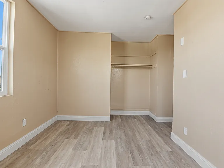 1643 E 6th St #1643 — Photo 12