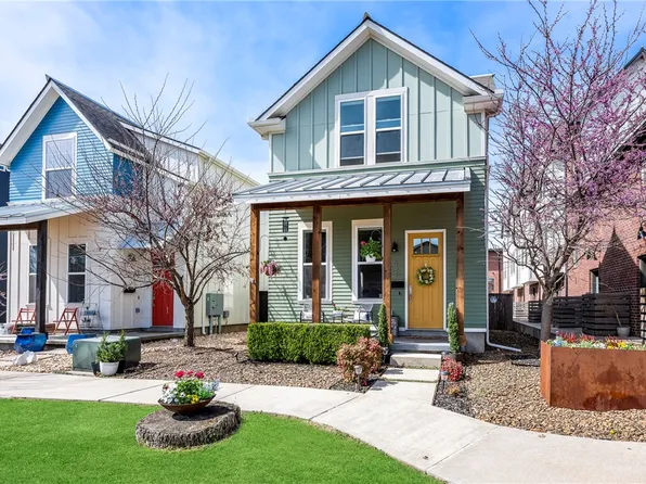 634 SW B St, Bentonville, AR 72712