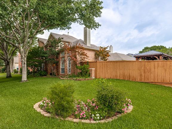 2nd image of 701 Pine Lakes Dr