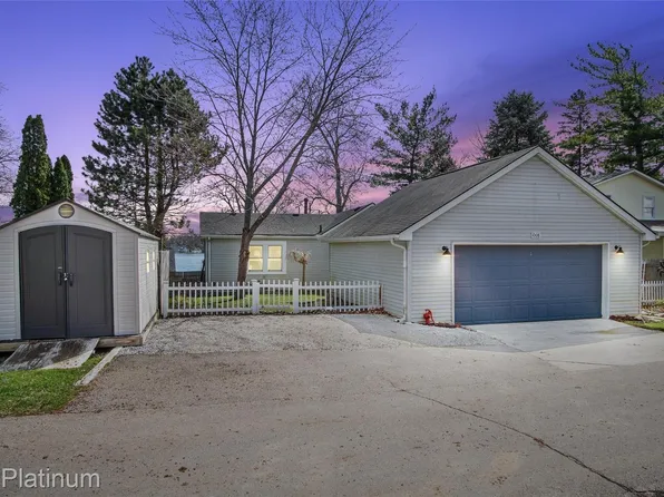 1008 Sunrise Park St, Howell, MI 48843