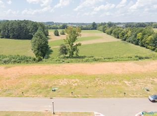 27 Wickenden St NW, Huntsville, AL 35806