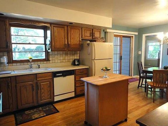 4th image of 22W432 Birchwood Dr