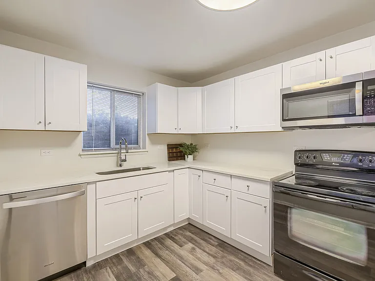 2202 S Cherokee St — Photo 3