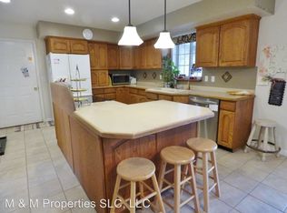 1292 W Meadow Ridge Ln, South Jordan, UT 84095