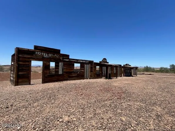 25560 La Posa Rd, Bouse, AZ 85325
