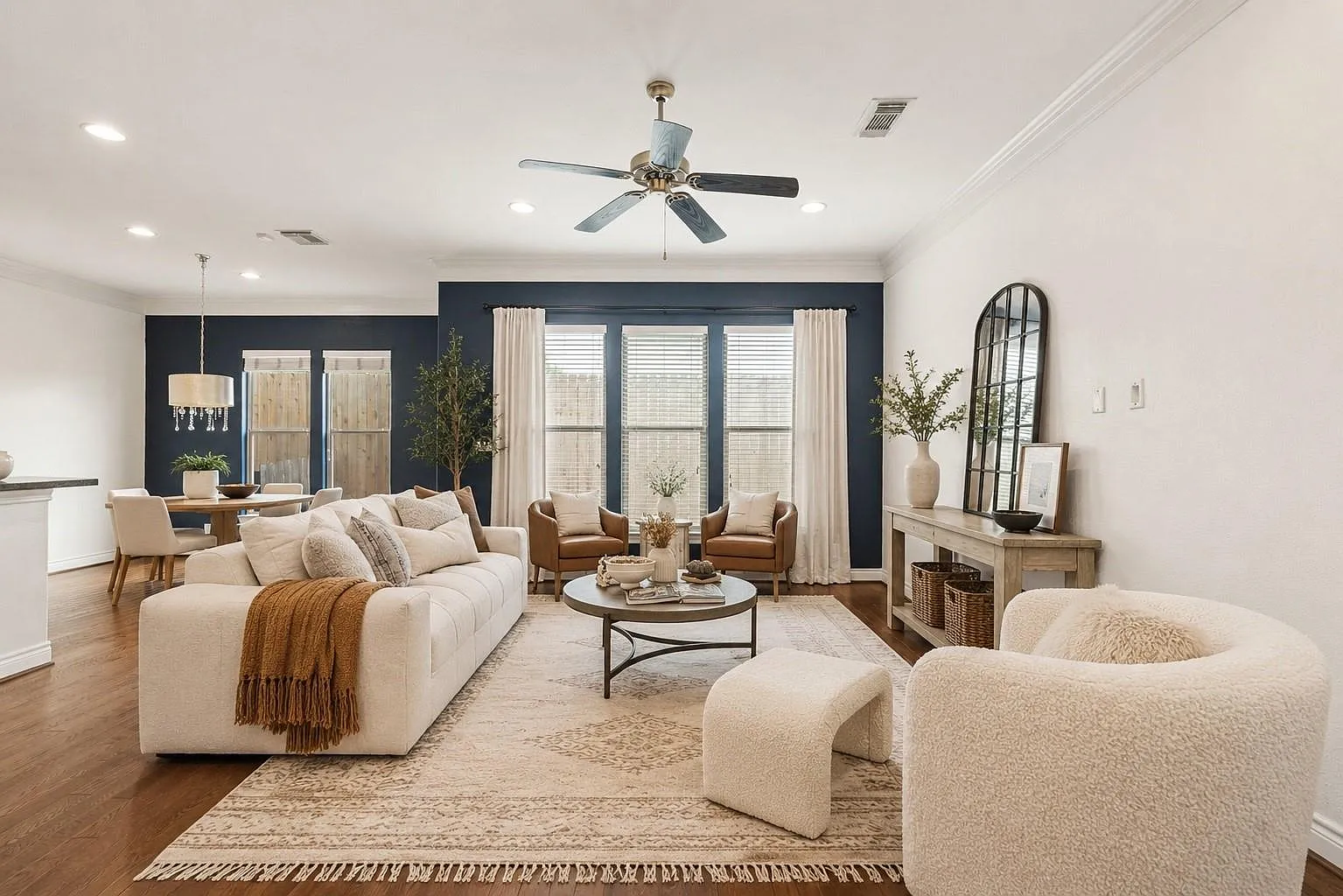 4 bed, 3.5 bath, 2584 sqft, $2,800 — Photo 3