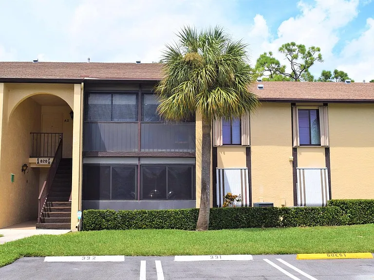 2173 White Pine Cir #C — Photo 1