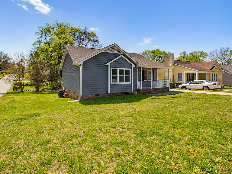 210 E McCulloch St — Photo 4