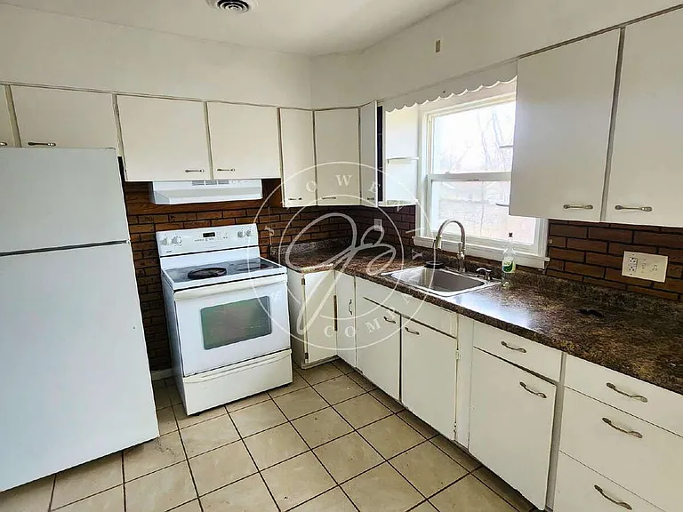 4239 Lewis Ave #2 — Photo 6
