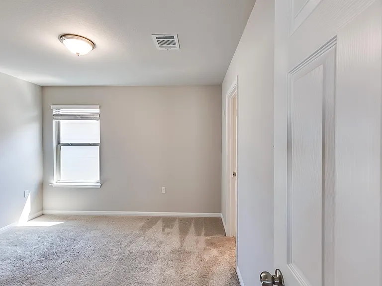821 Falkland Trce — Photo 22