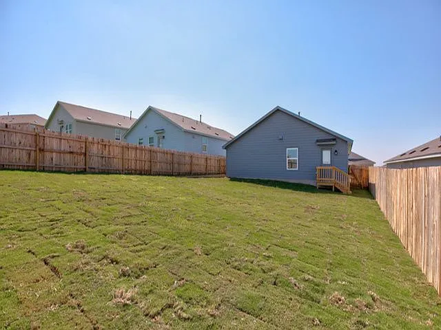 3 bed, 2.0 bath, 1047 sqft, $1,800 — Photo 2