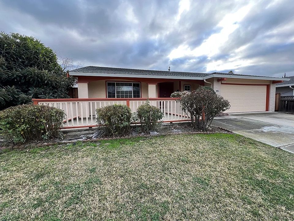 1st image of 1573 Walkingshaw Way