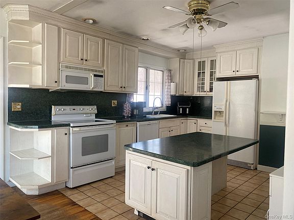 3rd image of 182 Downing Road