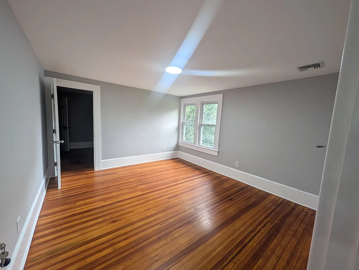 3 bed, 1000 sqft, $2,000 — Photo 4