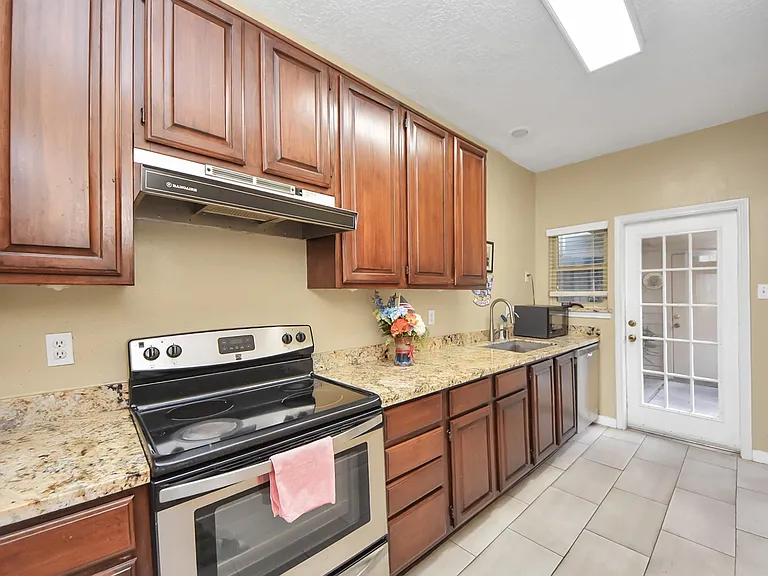 1022 Memorial Village Dr — Photo 17