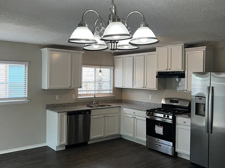 2911 Lakebriar St — Photo 4