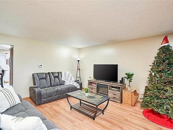 4th image of 2205 Cooledge Ave