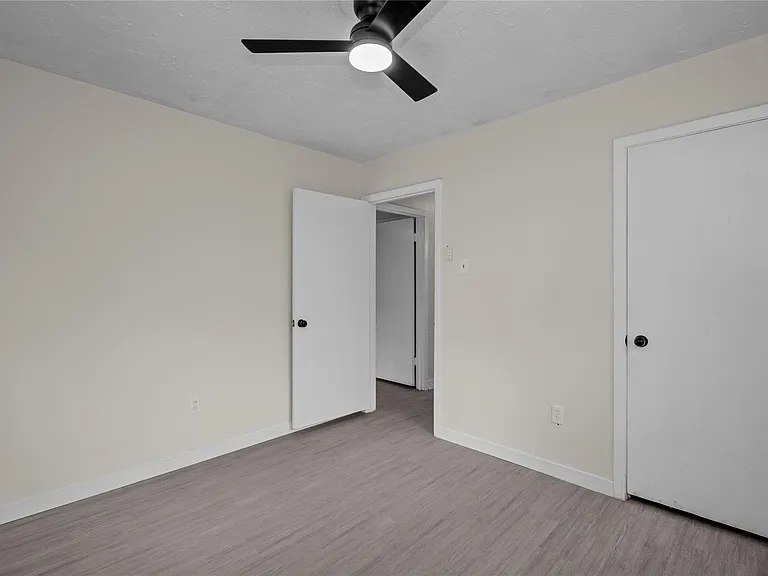 7329 Gleason Rd — Photo 11