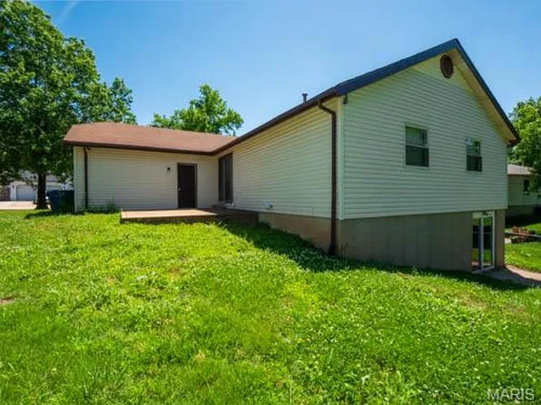 12053 La Padera Ln, Florissant, MO 63033