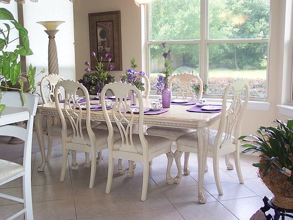 Extra spacious breakfast room