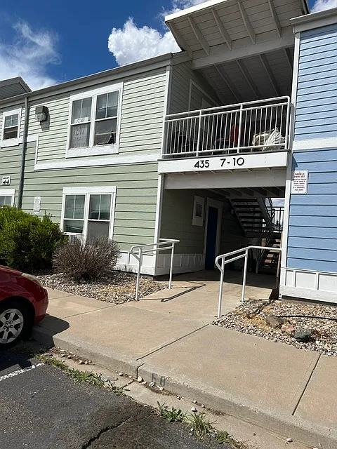 3 bed, 988 sqft, $1,300 — Photo 1
