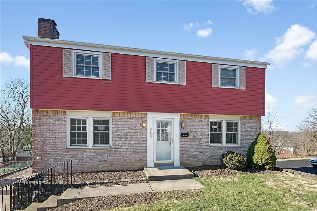 202 Greenvale Dr photo 1