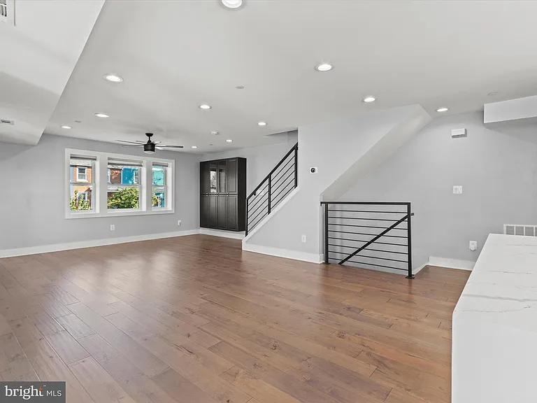 1267 Penn St NE #B — Photo 3