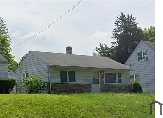 1928 S Walnut St — Photo 1