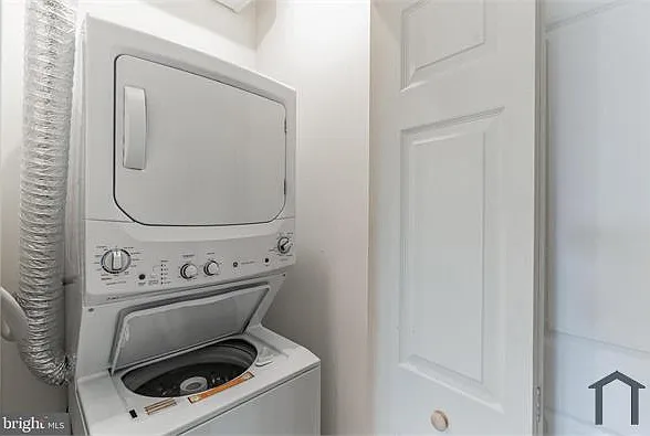 5102 Arch St #2 — Photo 8