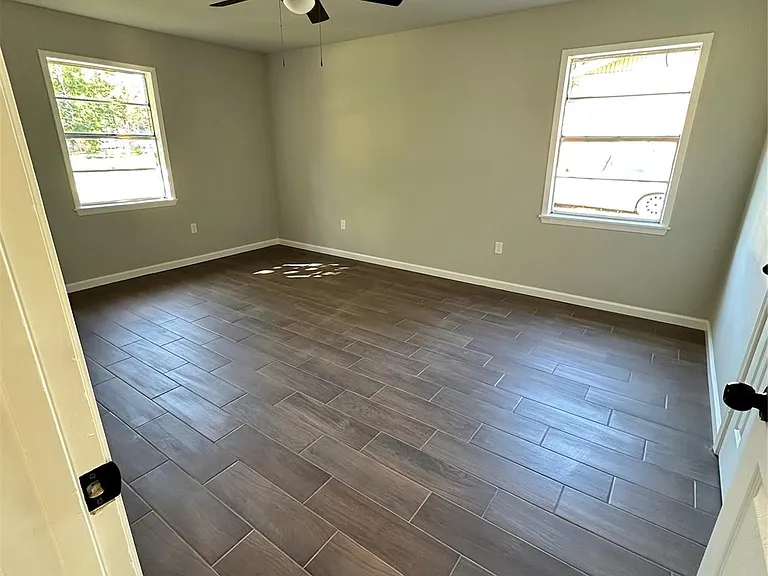 1413 Forehand St — Photo 3