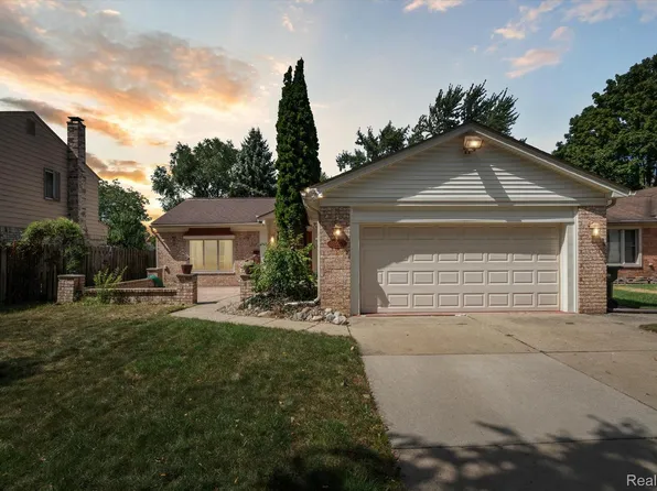 39239 Chantilly Dr, Sterling Heights, MI 48313