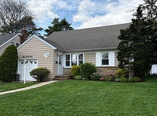 395 Devonshire Rd, Baldwin, NY 11510