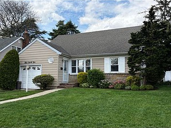 395 Devonshire Rd, Baldwin, NY 11510
